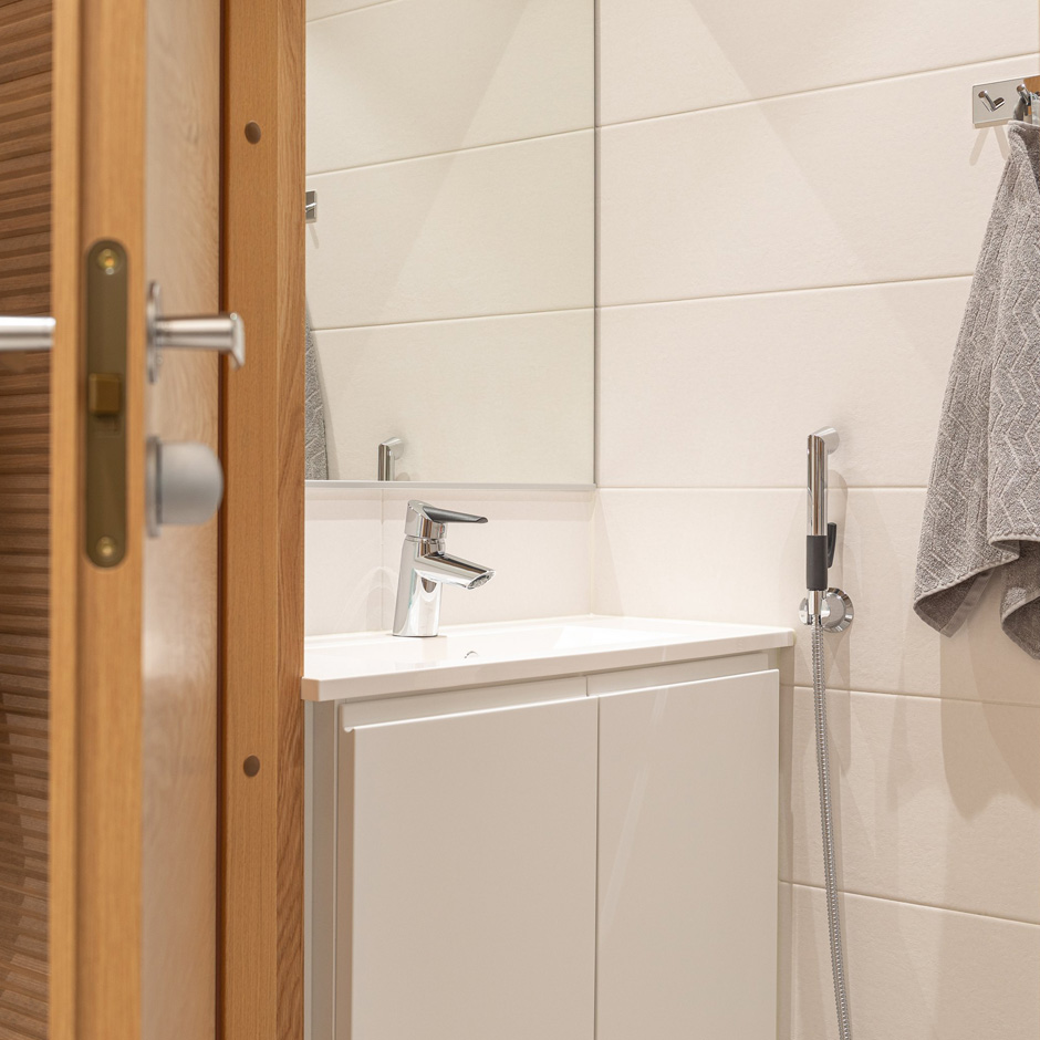 Esan Levykaluste kylpyhuone Otsoson erikoismitta Miniclever wc.jpg