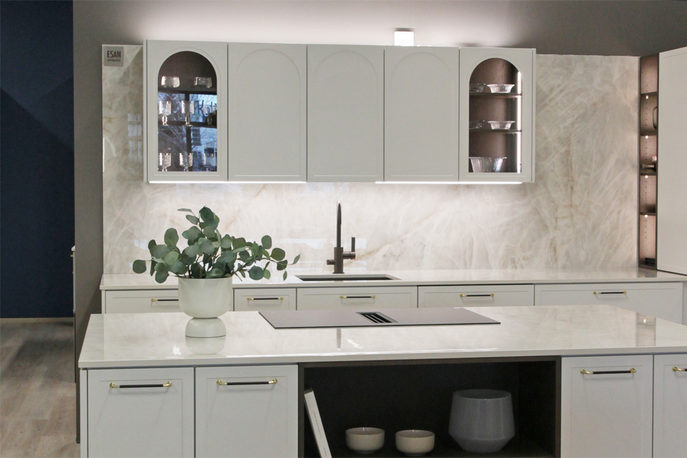 Esan Levykaluste Tampere keittiomyymala Kaari ovimalli.jpg