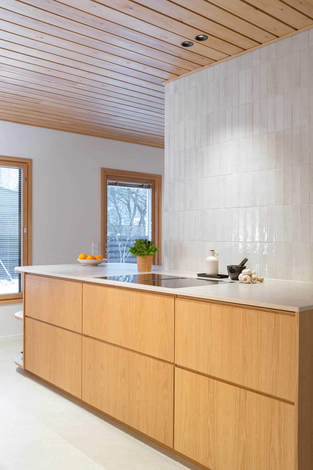 Muru Jauho Aava Aalto valkotammi Louhi Limestone satin-4.jpg