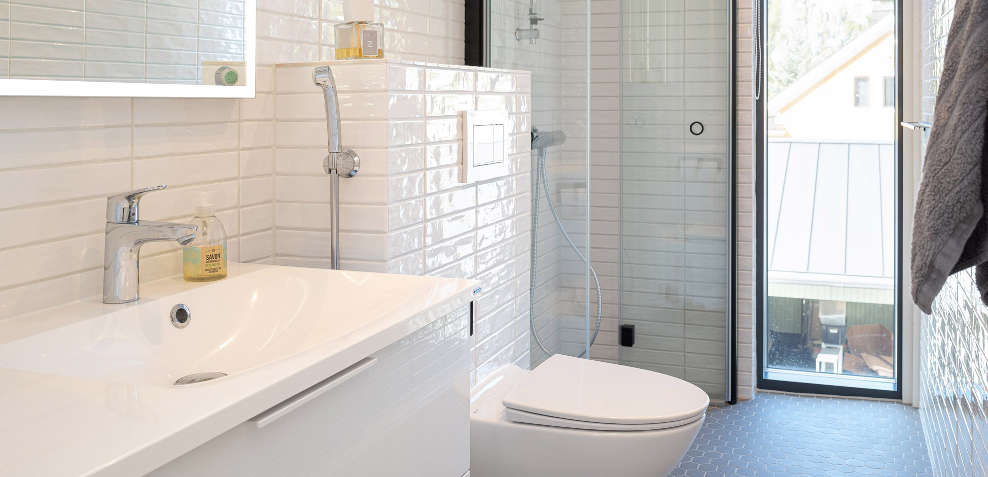 Esan Levykaluste kylpyhuone wc Helatukku Jojo 90 oikea.jpg